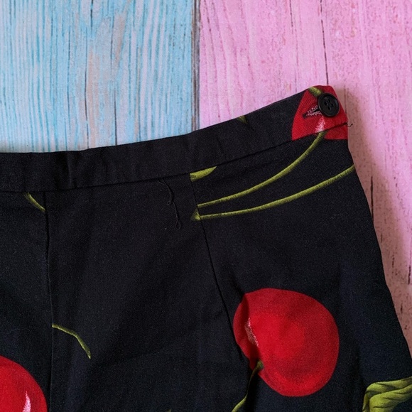Briggs New York Black capri Pants with Red cherries Pattern - Picture 6 of 8